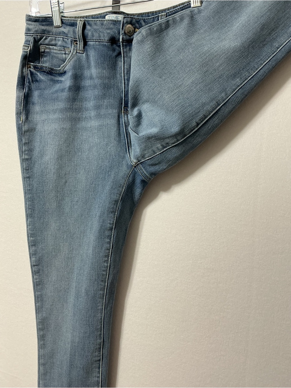 Time and Tru Women’s 6 High Rise Skinny Stretch Jeans Medium Light Wash - Picture 5 of 6